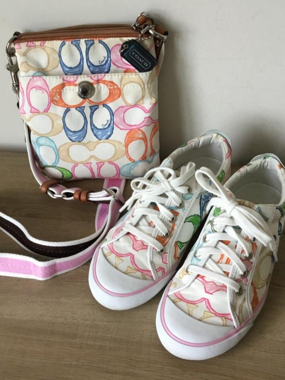 Y2K Coach Multicolor Scribble Crossbody Bag w/Hangtag and Sneakers Size 8M EUC